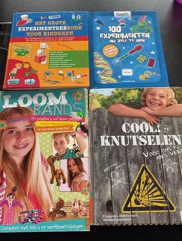 4 knutselboeken (loom bands, experimenteren, cool knutselen) beschikbaar voor biedingen