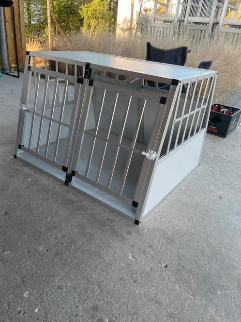 K9 Autobox Alu 91x105x70cm, Dieren en Toebehoren, Hondenbenches, Zo goed als nieuw, Ophalen