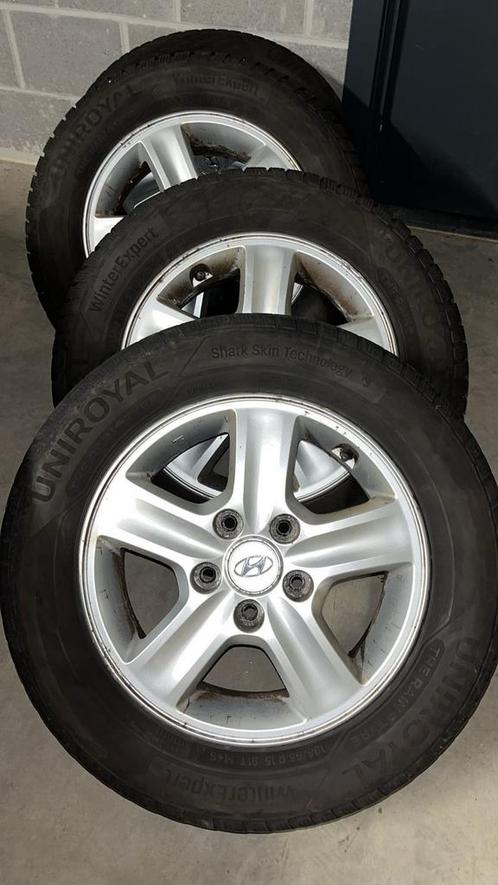 Jantes Hyundai 15 pouces avec pneus, Autos : Pièces & Accessoires, Pneus & Jantes, Pneu(s), 4 Saisons, 15 pouces, 195 mm, Véhicule de tourisme