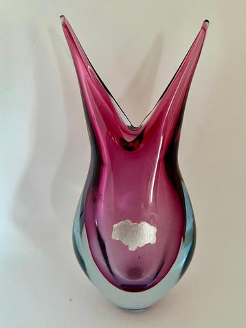 Petit vase décoratif Sommerso mauve en verre de Murano disponible aux enchères