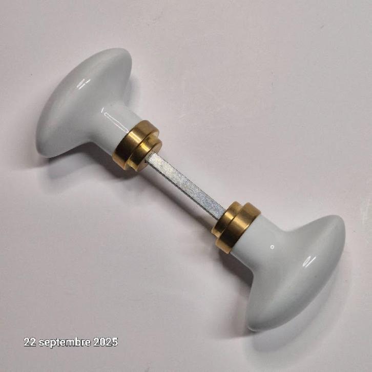 Twee ovale porseleinen deurknoppen, Antiek en Kunst, Antiek | Porselein, Verzenden
