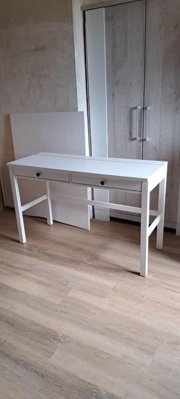 Witte Ikea Hemnes bureau met 2 lades beschikbaar voor biedingen