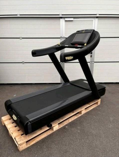 Technogym Run 1000 Excite Unity LIVE 2019 Netflix Loopband, Sport en Fitness, Fitnessmaterialen, Ophalen