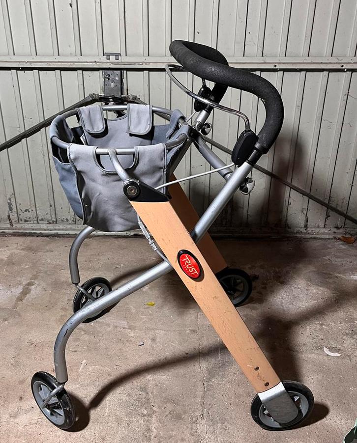 Rollator - Rollator (TRUST Care), Diversen, Rollators, Gebruikt, Opvouwbaar, Ophalen