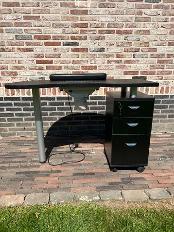 Nageltafel met afzuiging  beschikbaar voor biedingen