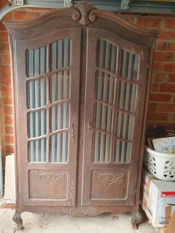 Armoire ancienne, bibliothèque avec de belles gravures