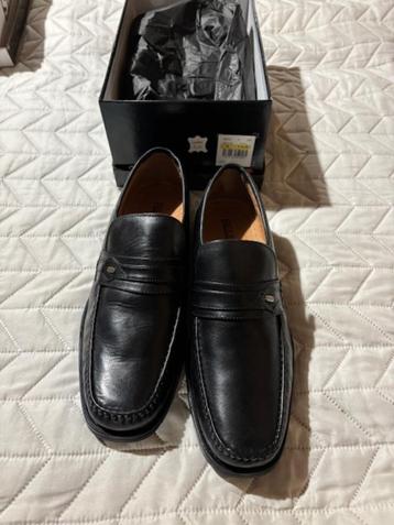 TE KOOP ZWARTE NIEUWE LEDEREN MANNENSCHOENEN MAAT 46 beschikbaar voor biedingen