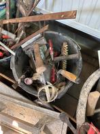 Diverse metsers gereedschap, Ophalen