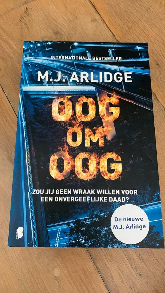 M.J. Arlidge - Oog om oog, Boeken, Thrillers, Nieuw, Ophalen of Verzenden
