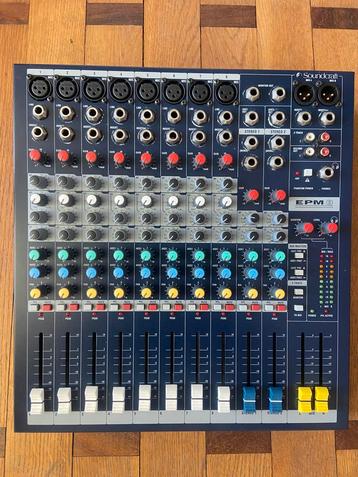 Soundcraft epm8 with Hard case beschikbaar voor biedingen