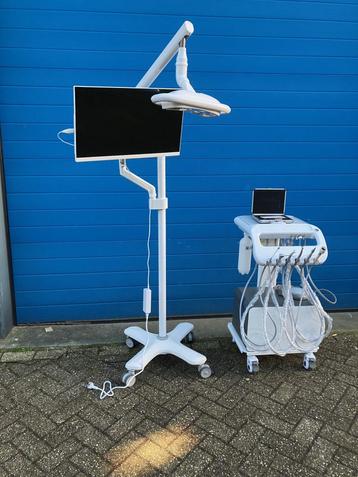 overcomplete dentale unit met lamp, camera en handstukken beschikbaar voor biedingen