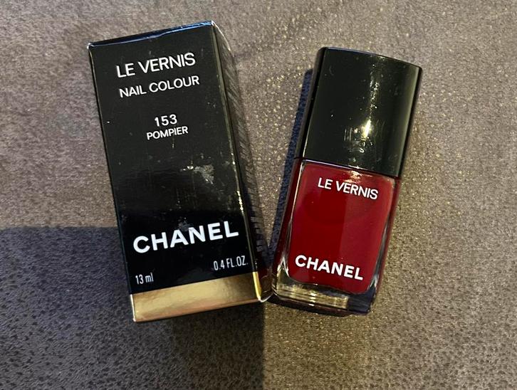 Chanel Le Vernis 153 Pompier – nieuw, Handtassen en Accessoires, Uiterlijk | Cosmetica en Make-up, Nieuw, Make-up, Handen en Nagels
