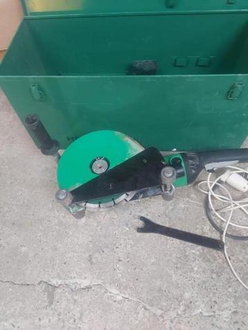 Hitachi sleuvenfrees 2400w 65mm diep sleuven beschikbaar voor biedingen