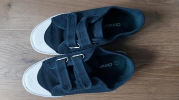 Turnpantoffels maat 34 beschikbaar voor biedingen