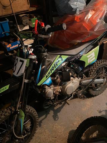 Pitbike 150cc twee stuks beschikbaar voor biedingen