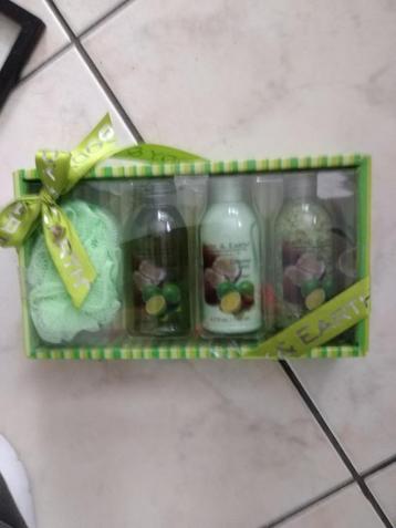 body&earth coconut lime bath set 4 delig nieuw in de verpakk beschikbaar voor biedingen