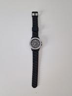 Zwarte horloge met strass, Handtassen en Accessoires, Horloges | Dames, Ophalen, Gebruikt, Met strass