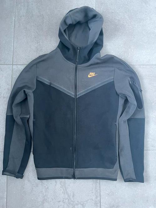 Nike Tech Fleece vest – Maat M – Zwart/Grijs – Origineel, Kleding | Heren, Truien en Vesten, Zo goed als nieuw, Maat 48/50 (M)