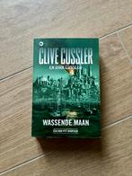 Clive Cussler - Wassende maan, Livres, Thrillers, Comme neuf, Enlèvement ou Envoi