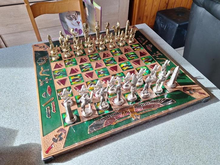 Vintage Schaakspel -Egyptisch Antiek Schaakbord Metaal 2.1kg, Hobby en Vrije tijd, Gezelschapsspellen | Bordspellen, Gebruikt