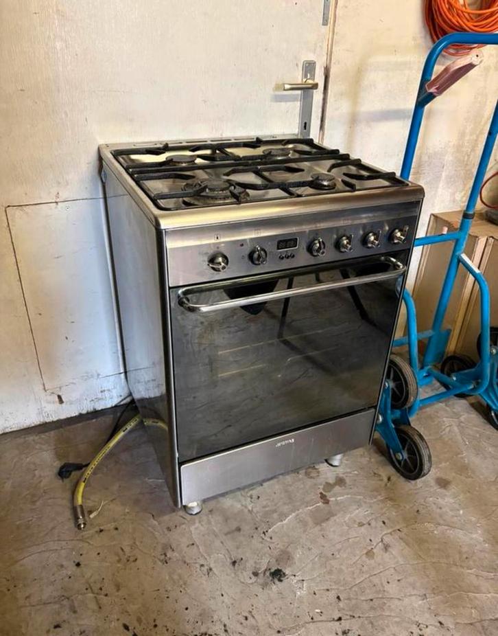 Gasfornuis Smeg – 4 pitten met elektrische oven, Elektronische apparatuur, Fornuizen, Zo goed als nieuw, Ophalen