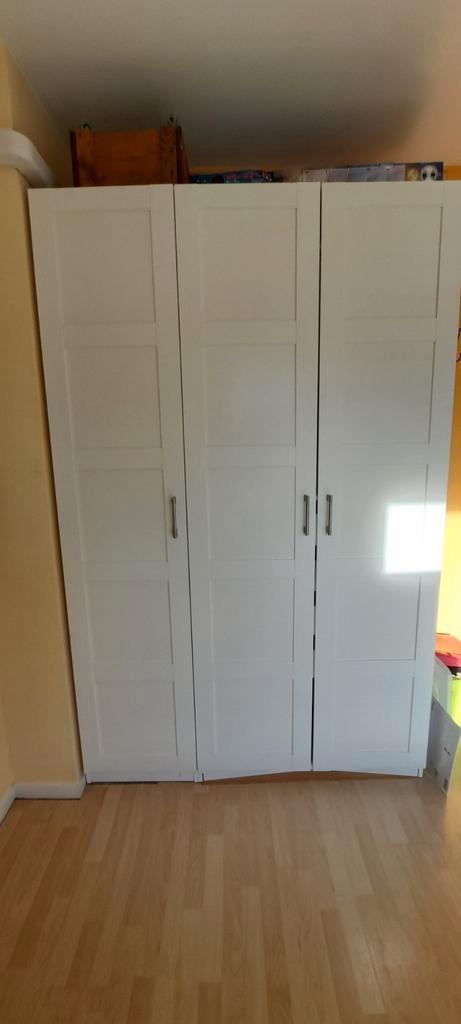 IKEA grote kledingkast met 3 deuren, Huis en Inrichting, Kasten | Kleerkasten, Gebruikt, 200 cm of meer, 150 tot 200 cm, 50 tot 75 cm