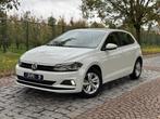 Volkswagen Polo 1.0 * 80pk! * FULL HISTORIEK * NAVI *APP CAR, Auto's, Voorwielaandrijving, Stof, Wit, Bedrijf
