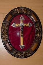 Crucifix ancien cadre ovale en bois sculpté verre bombé, Ophalen