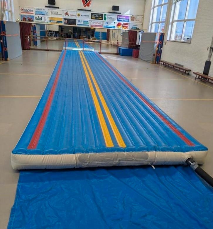 Piste de tumbling 15 x 3 x 0,3 m, Sports & Fitness, Gymnastique, Comme neuf, Matériel, Bleu, Enlèvement