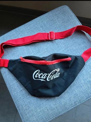 Heup tas coca cola  beschikbaar voor biedingen
