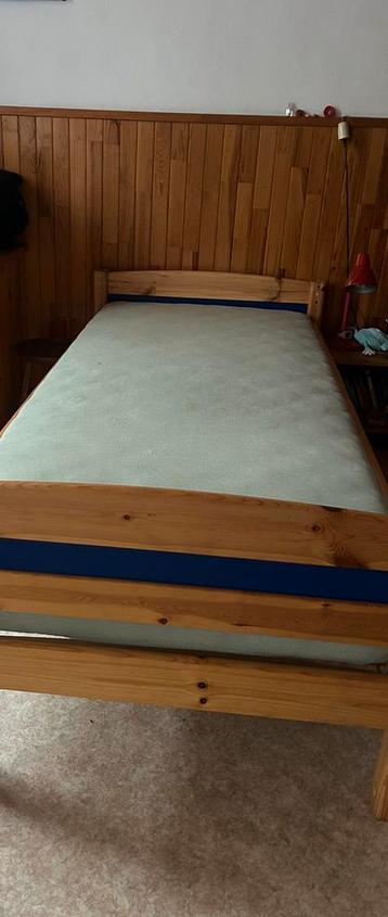 Lit et matelas, Beige, Une personne, Enlèvement, Utilisé