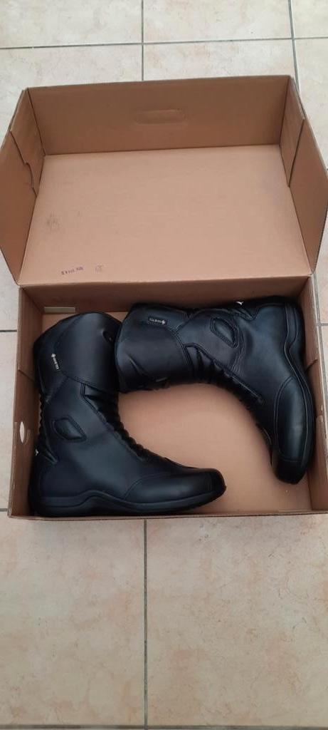 Nieuwe motolaarzen Alpinstars, Maat 43 Dames of Heren 195€, Motoren, Kleding | Motorhelmen, Dames, Heren, Nieuw met kaartje, Ophalen