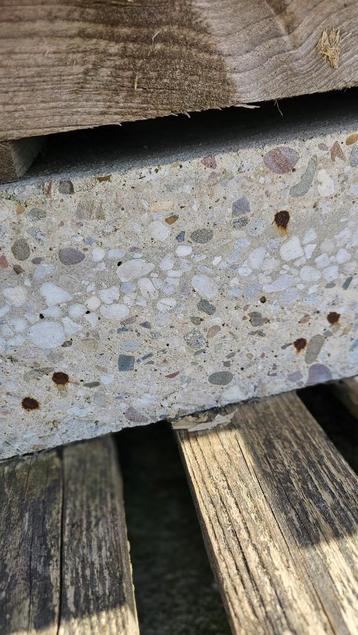 Blocs de beton à donner beschikbaar voor biedingen