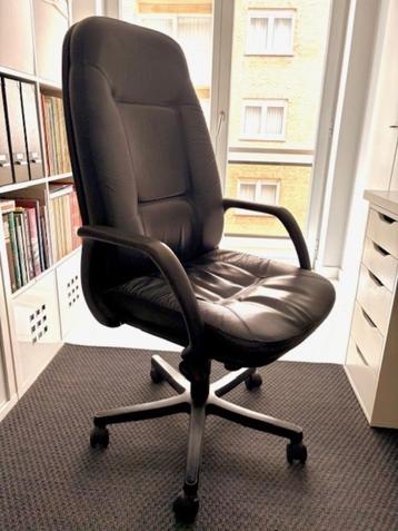 Lederen bureaustoel in goed staat beschikbaar voor biedingen