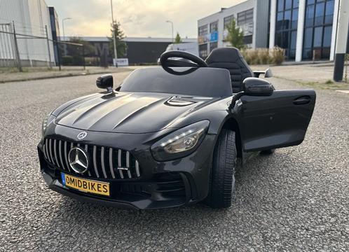 Mercedes GT-R AMG zwart 12V RC / Leder / Rubberban, MP3 AUX, Kinderen en Baby's, Speelgoed | Buiten | Voertuigen en Loopfietsen