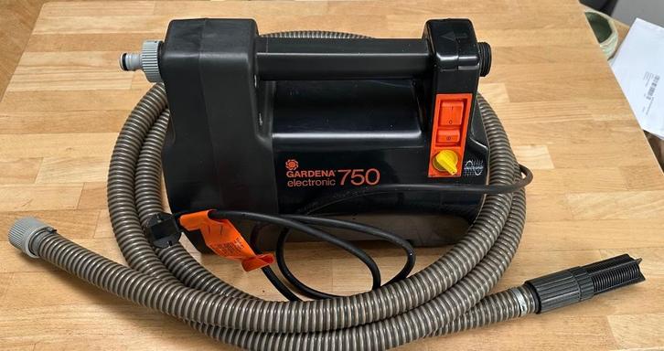 Pompe d'arrosage GARDENA 750E, Tuin en Terras, Waterpompen, Elektrisch, Besproeiingspomp, Ophalen