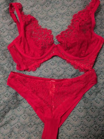 Hunkemoller EU 80D set beschikbaar voor biedingen