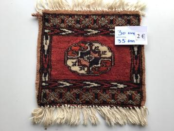 diverse kleine deurmatjes en tapijtjes beschikbaar voor biedingen