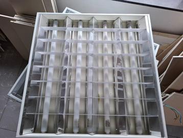 tegel met TL-buizen voor verlaagde plafonds in Rockfon-stijl, Ophalen, Gebruikt, Glas