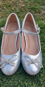 Zilveren lage hak formele schoenen voor meisjes (maat 36), Ophalen, Zo goed als nieuw, Schoenen