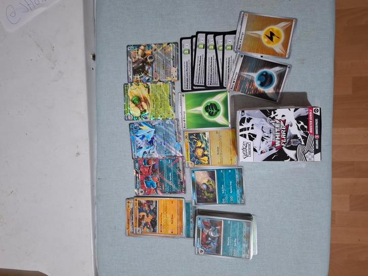 Pokémon White Flare Set - 44 Basic, 4 EX, Holo & Master Ball, Hobby en Vrije tijd, Verzamelkaartspellen | Pokémon, Zo goed als nieuw
