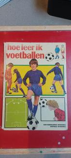 Vintage boek Hoe leer ik voetballen., Boeken, Ophalen, Zo goed als nieuw