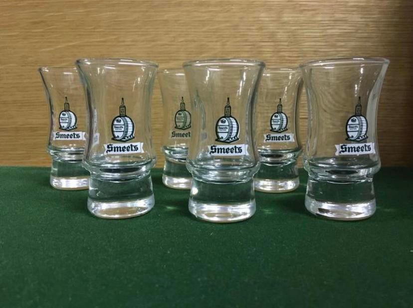 6 jeneverglaasjes voor 3 euro, Ophalen, Zo goed als nieuw