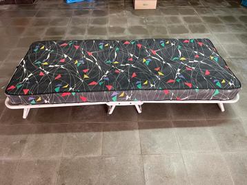 Logeerbed opplooibaar op wieltjes 76x190x23cm