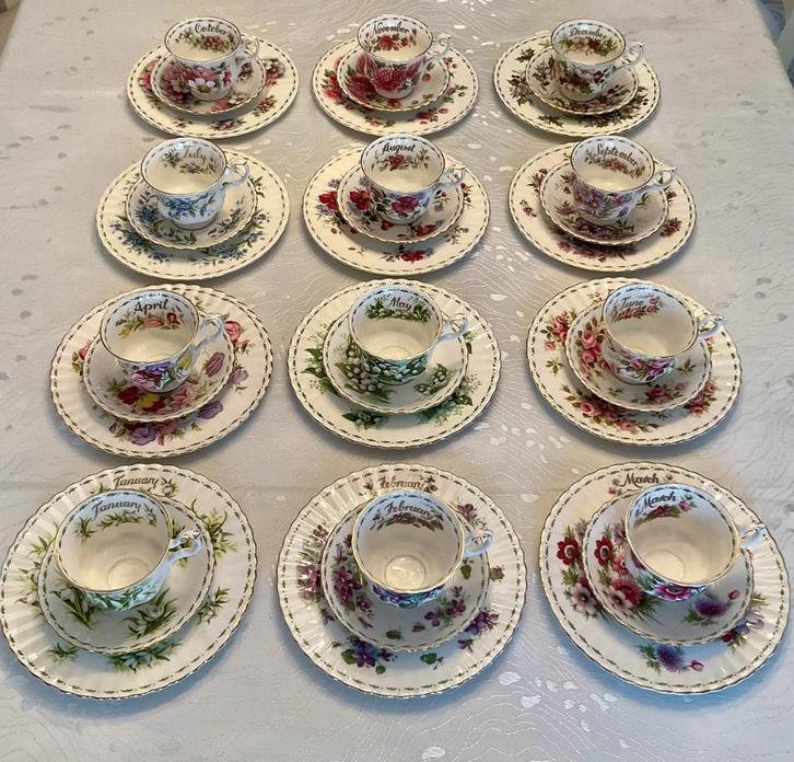 Royal Albert Flowers of the month 36 pièces 12 personnes, Antiek en Kunst, Antiek | Servies compleet, Ophalen