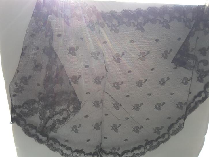 mantille - zwarte kanten sjaal 95 x 45 cm bloemenpatroon, Kleding | Dames, Mutsen, Sjaals en Handschoenen, Nieuw, Ophalen of Verzenden