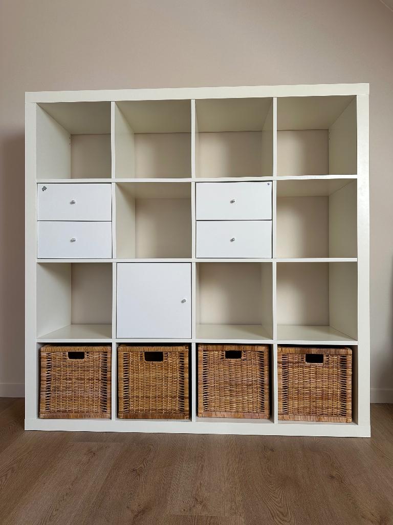 IKEA kallax kast te koop, Ophalen, Overige materialen, Met deur(en), 100 tot 150 cm