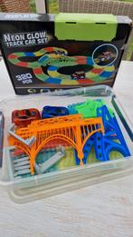 2 circuits multicolores et 4 voitures