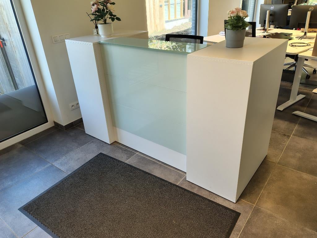 Responsable de la réception 188 - Bureau, Réception ou Hall d'entrée, Enlèvement, Utilisé, Bureau