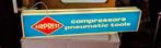 Mooie vintage Airpress verlichte reclamebak (lichtbak)., Enlèvement, Utilisé, Table lumineuse ou lampe (néon)